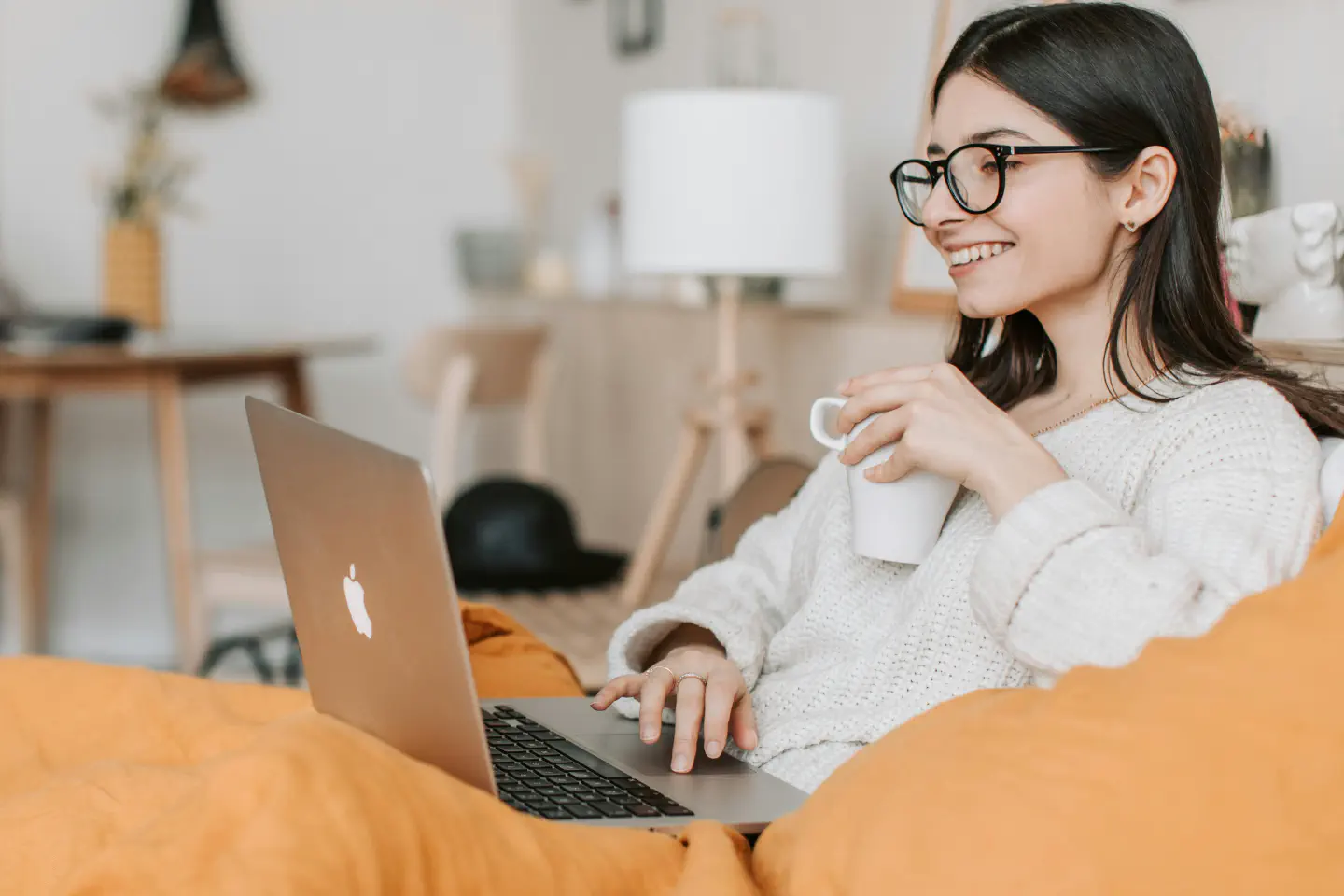 girl shopping on laptop